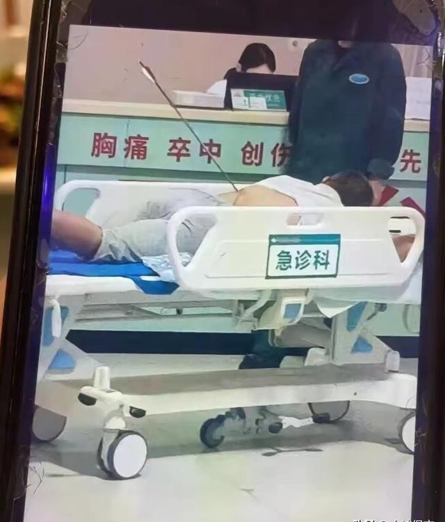 男子不满修车铺装监控持弓箭伤人,一场邻里纠纷如何升级为暴力事件? 男子不满修车铺装监控持弓箭伤人,一场邻里纠纷如何升级为暴力事件?